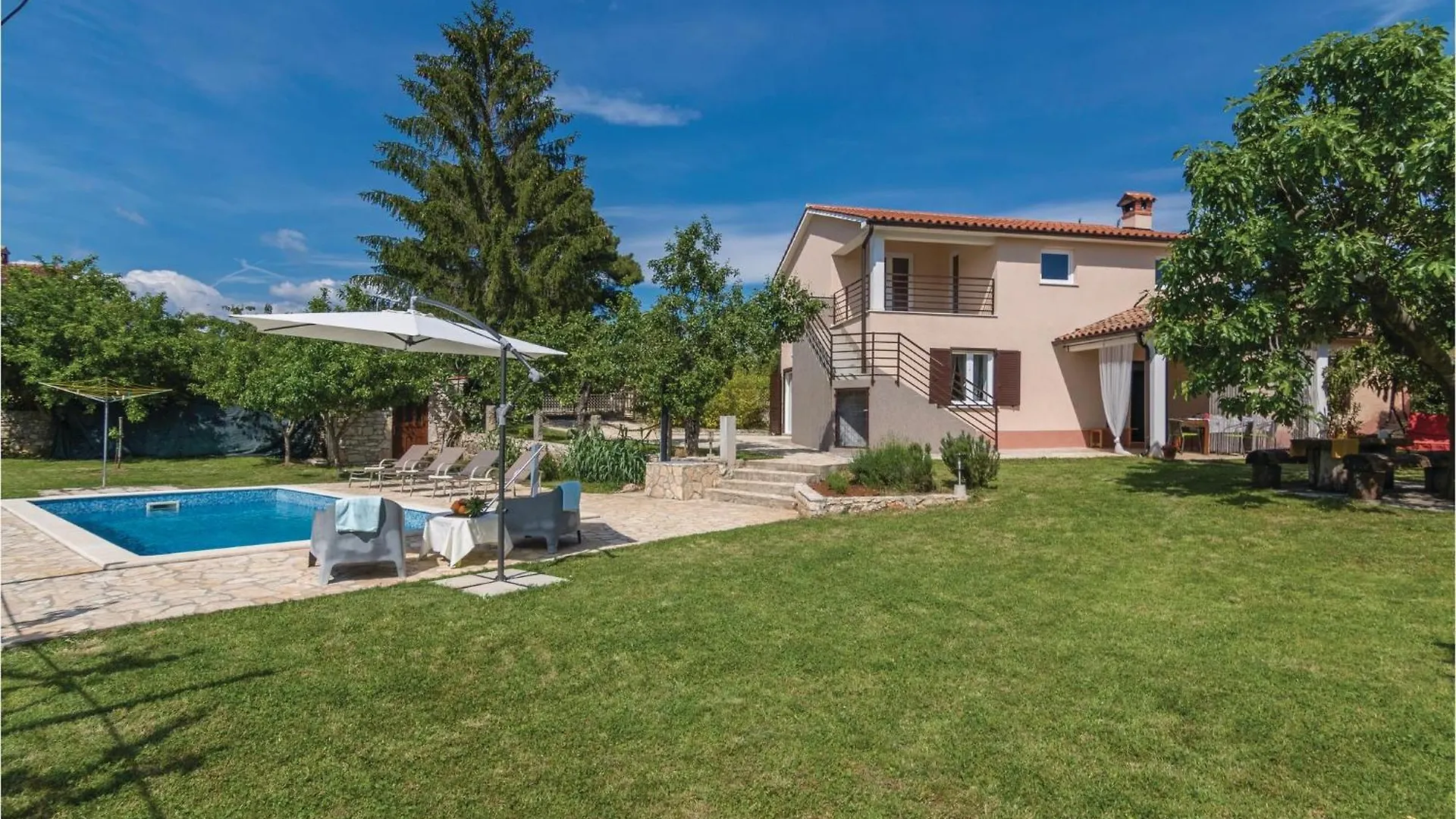 4 Bedroom Cozy Home In Cere Santalezi