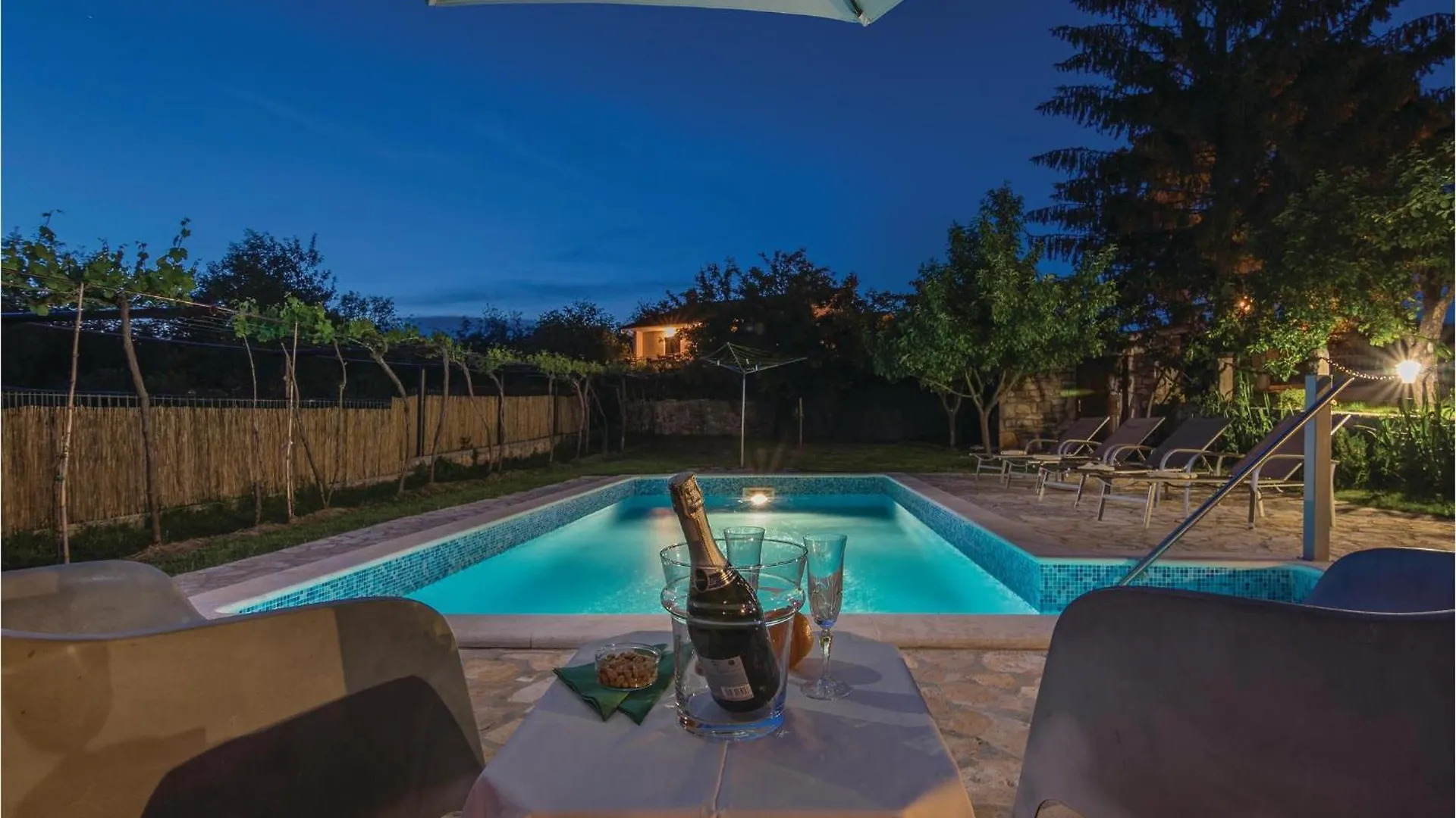 4 Bedroom Cozy Home In Cere Santalezi 0*,  Horvátország