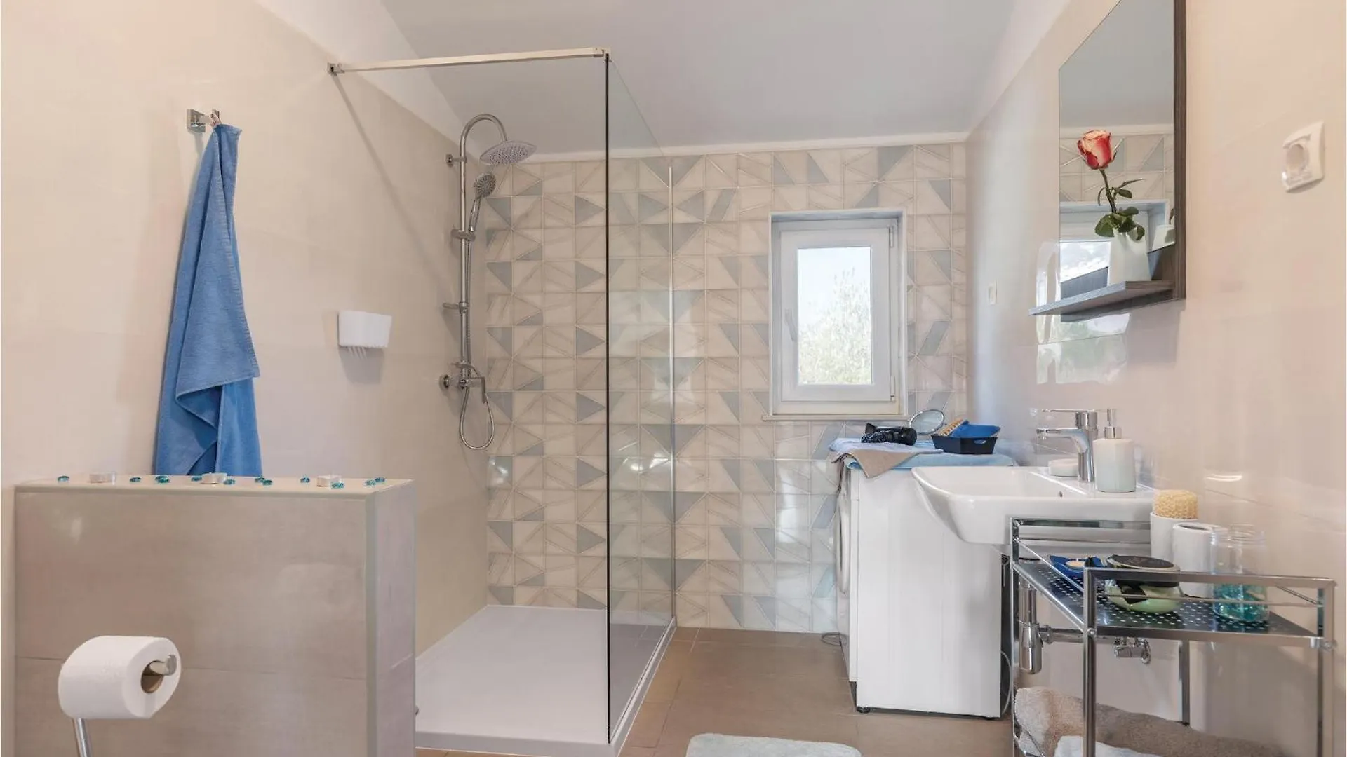 4 Bedroom Cozy Home In Cere Santalezi Horvátország