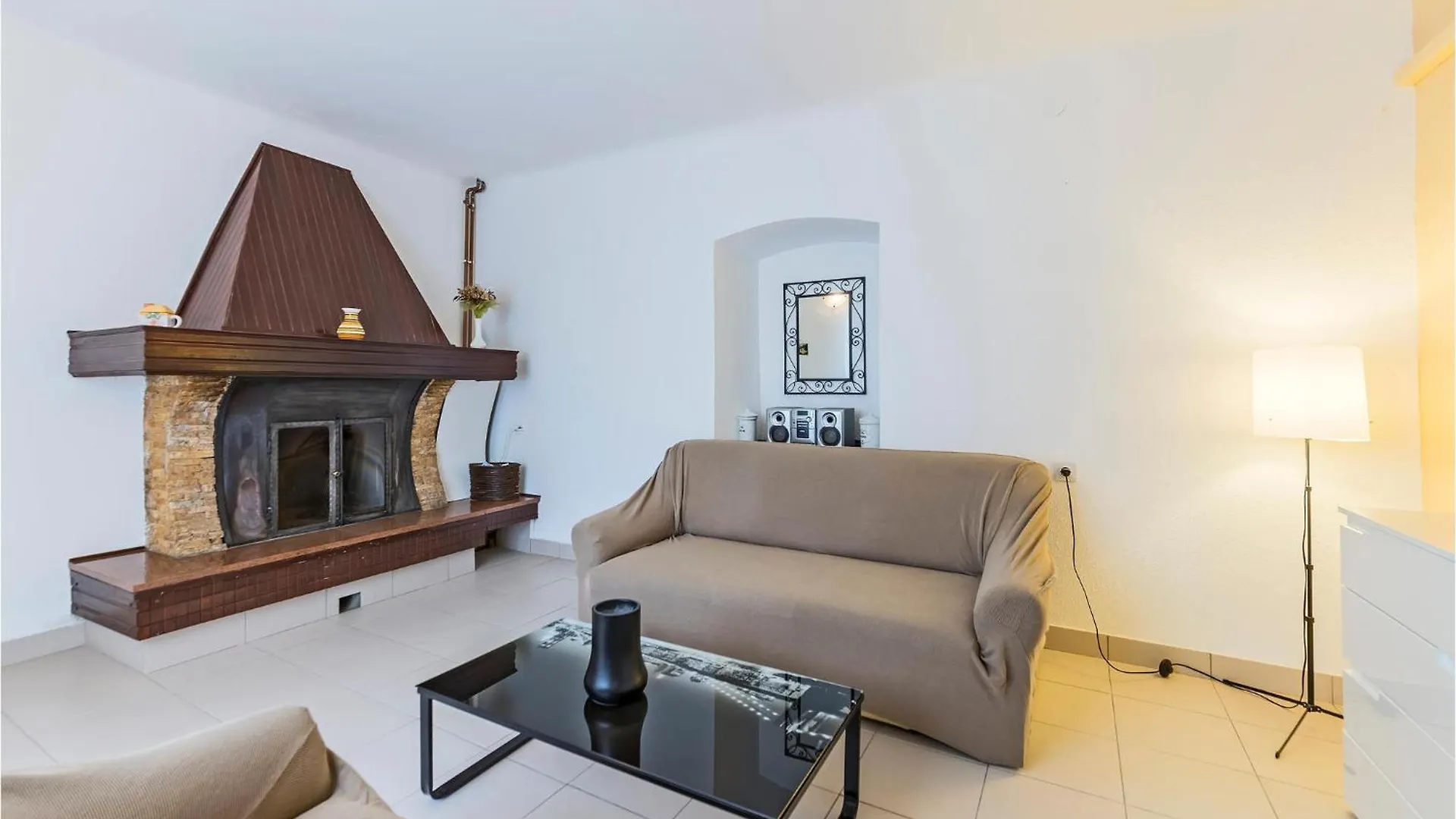 4 Bedroom Cozy Home In Cere Santalezi