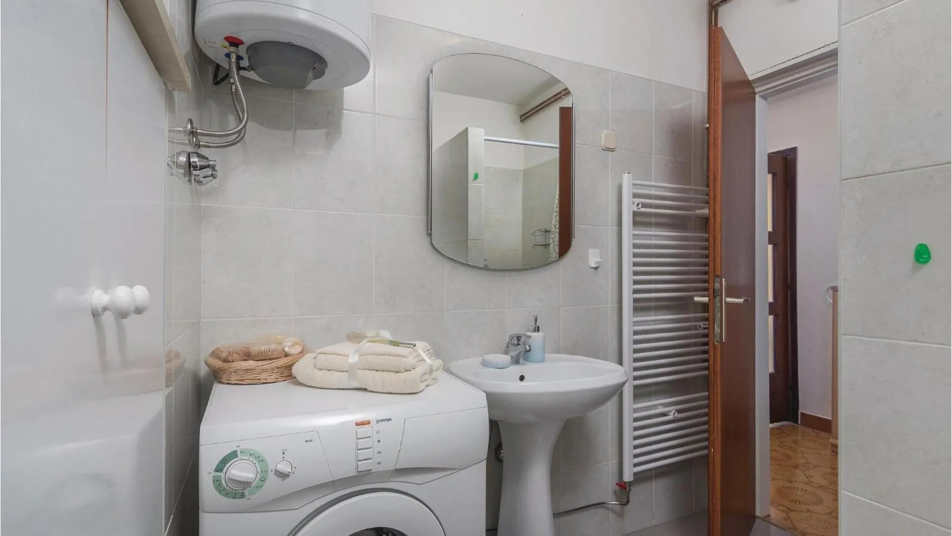 4 Bedroom Cozy Home In Cere Santalezi 0*,  Horvátország