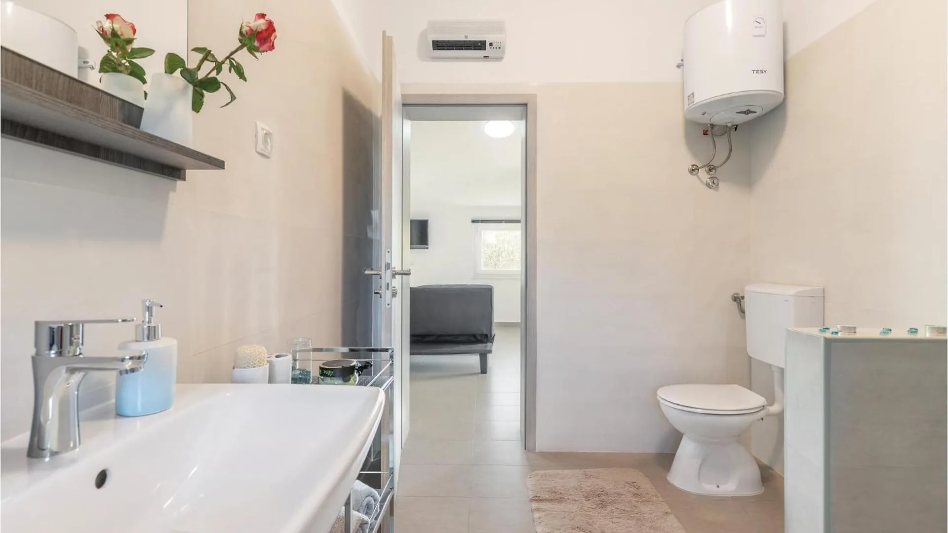 4 Bedroom Cozy Home In Cere Santalezi Nyaraló